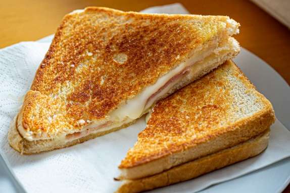 Gouda and Apple Grilled Cheese Sandwich